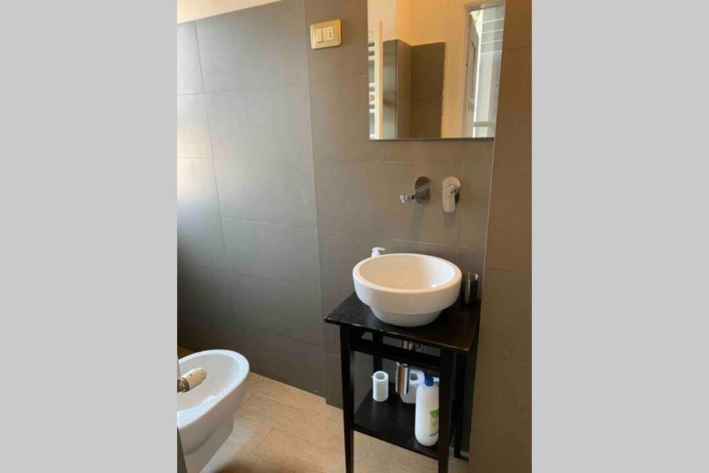 Appartamento Splendido Con Tutti Servizi In Zona Navigli Mailand Exterior foto